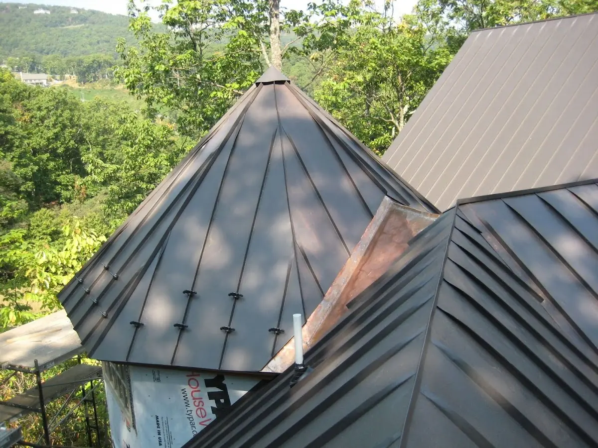 Professional Shingle Replacement & Repair by Craftsman Roofing in Ashborough East
